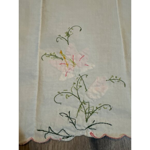 Vintage Hand-Embroidered Floral Table Runners Set Of 2 With Scalloped Edges 19" - Picture 6 of 6